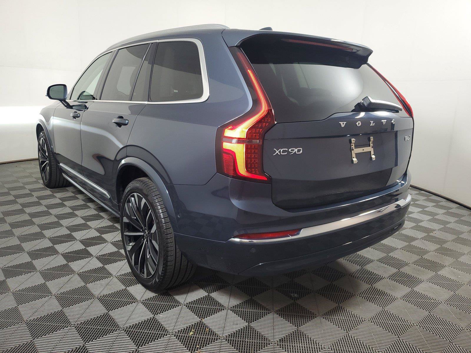 Certified 2026 Volvo XC90 B6 Ultra AWD/4WD image 4