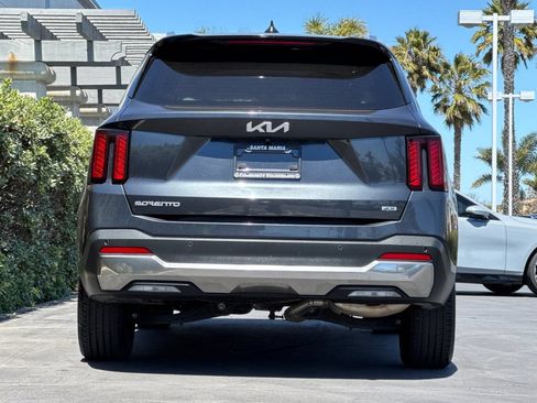 Used 2024 Kia Sorento S AWD/4WD image 5