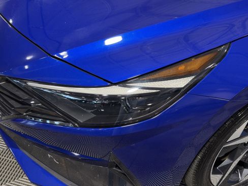 Used 2023 Hyundai Elantra Limited FWD image 13