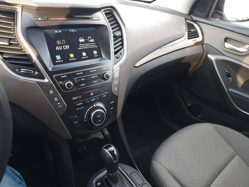 Used 2017 Hyundai Santa Fe SE AWD/4WD image 25