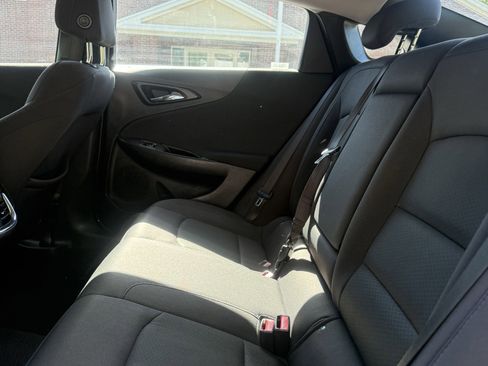 Used 2017 Chevrolet Malibu LT FWD image 10