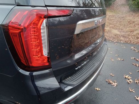 Used 2024 GMC Yukon Denali w/ Denali Reserve Package image 8