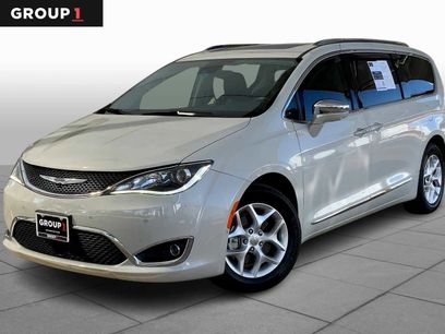 Used 2020 Chrysler Pacifica Limited w/ Advanced Safetytec Group