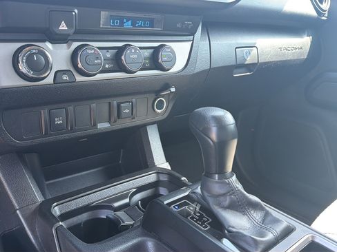 Used 2022 Toyota Tacoma SR AWD/4WD image 20