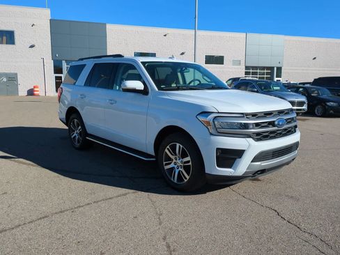 Certified 2022 Ford Expedition XLT image 2