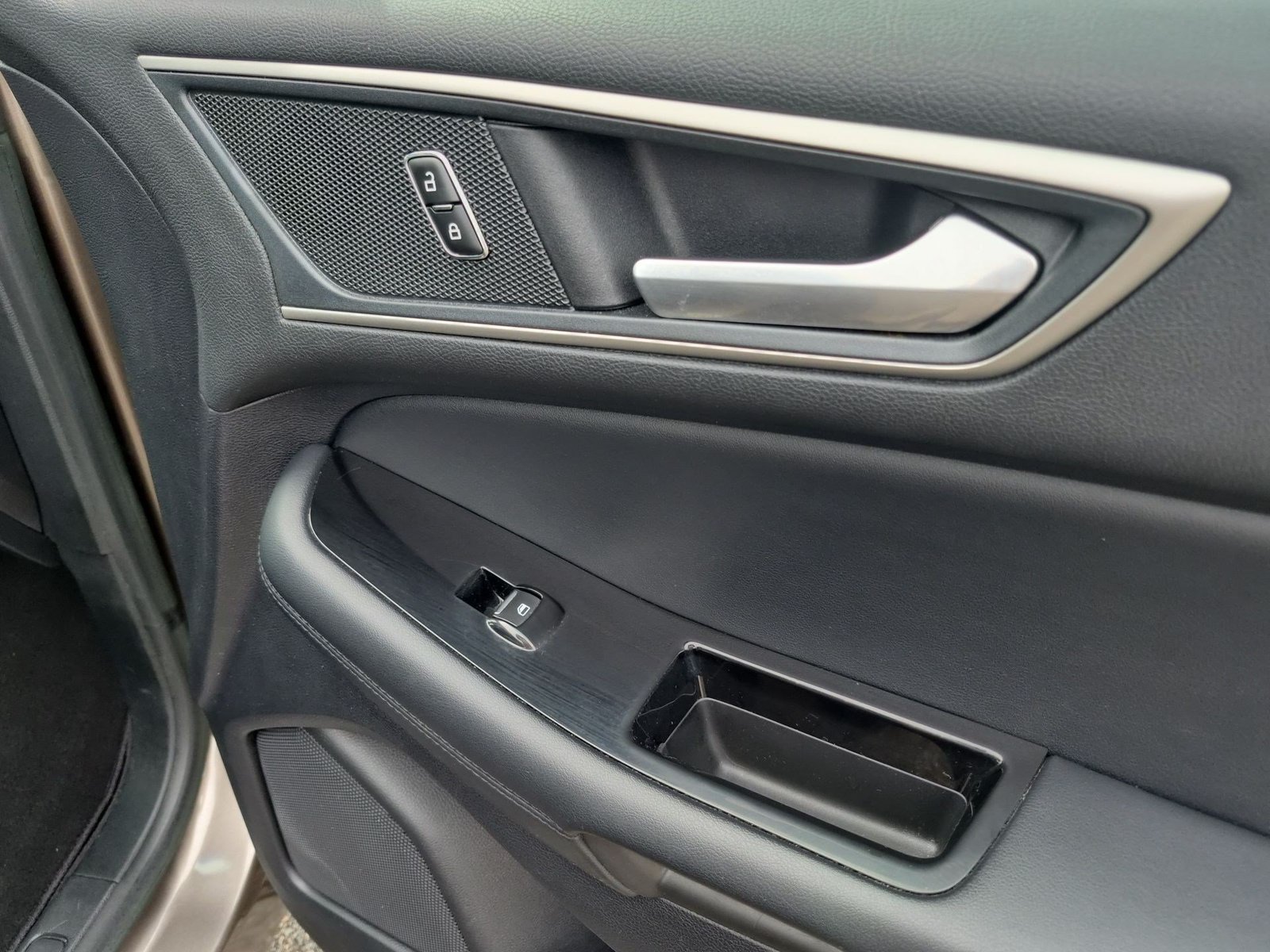 Used 2019 Ford Edge SEL w/ Equipment Group 201A FWD image 28