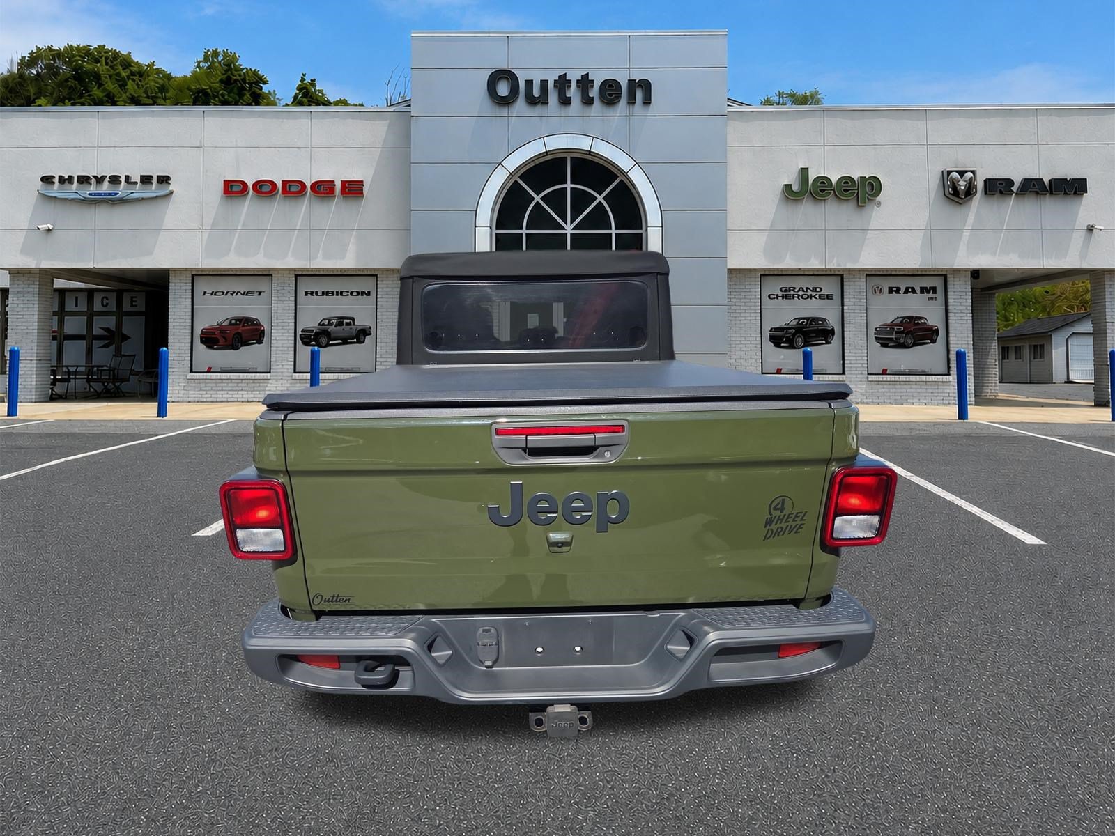 Certified 2022 Jeep Gladiator Sport AWD/4WD image 5
