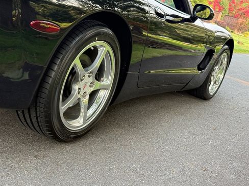 Used 2004 Chevrolet Corvette Coupe RWD image 36