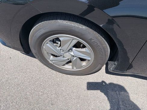 Used 2025 Hyundai Elantra SE image 25