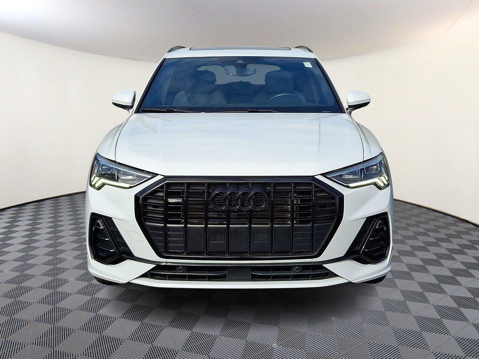 Used 2023 Audi Q3 2.0T Premium w/ Black Optic Sport Package AWD/4WD image 2