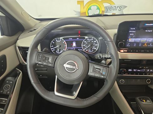 Used 2023 Nissan Rogue SL w/ SL Premium Package image 14