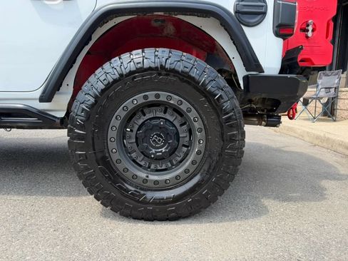 Used 2018 Jeep Wrangler Unlimited Sahara w/ Uconnect 4C Nav & Sound Group AWD/4WD image 36