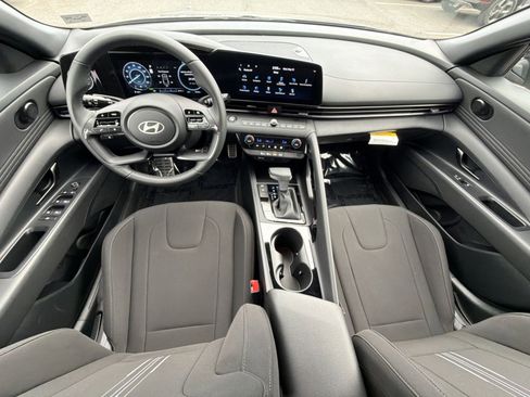Used 2025 Hyundai Elantra SEL w/ Cargo Package FWD image 23