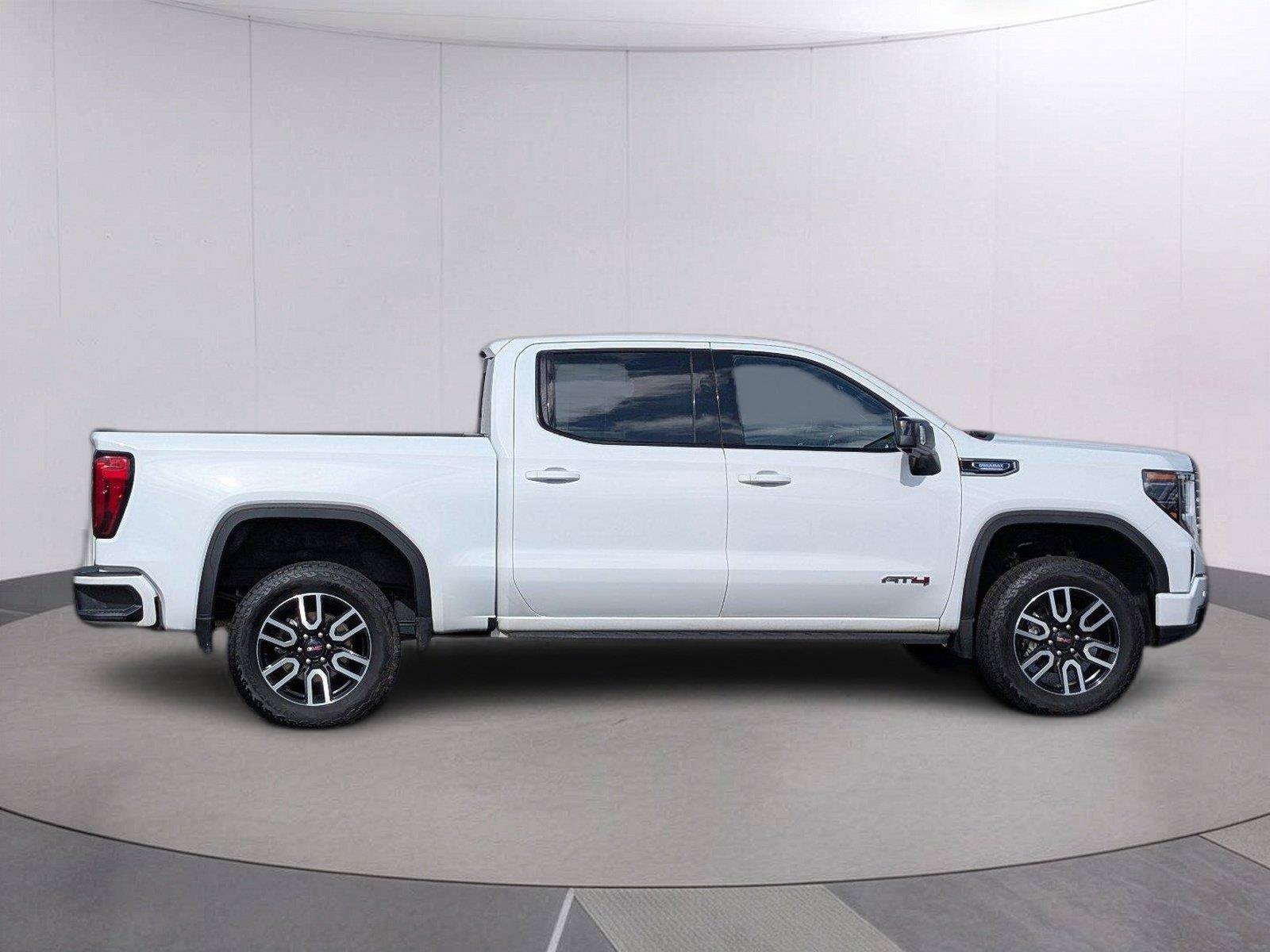 Used 2025 GMC Sierra 1500 AT4 w/ AT4 Premium Package AWD/4WD image 8