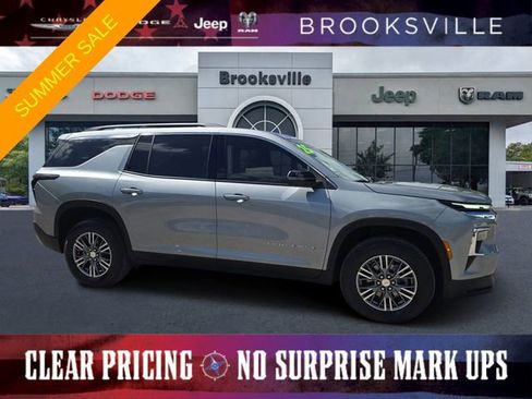 Used 2025 Chevrolet Traverse LT w/ Driver Confidence Package FWD image 1