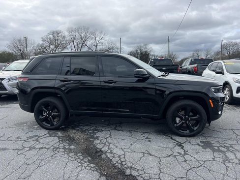 Used 2025 Jeep Grand Cherokee Limited w/ Luxury Tech Group II image 8