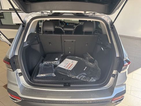 New 2025 Volkswagen Taos SE image 16