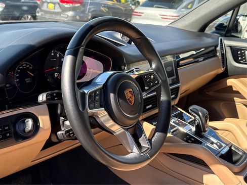 Used 2020 Porsche Cayenne Sport Utility 4D image 16