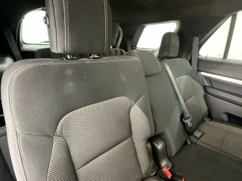 Used 2017 Ford Explorer XLT FWD image 13