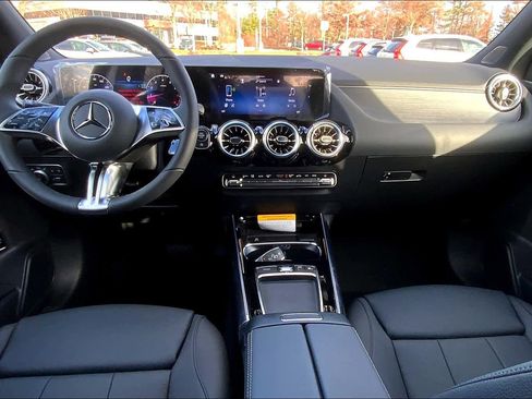 Used 2025 Mercedes-Benz GLA 250 4MATIC image 8
