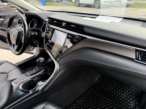 Used 2020 Toyota Camry SE image 11
