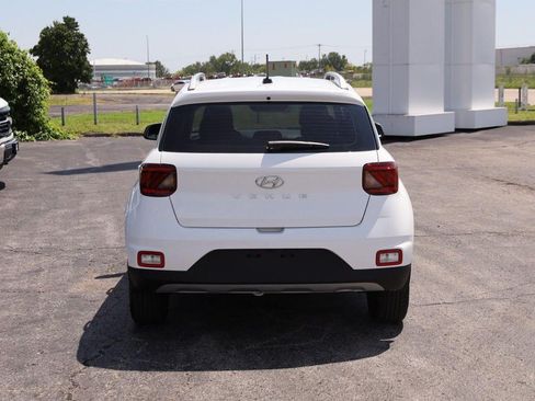 Used 2026 Hyundai Venue SEL FWD image 6