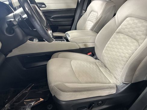 Used 2022 Nissan Pathfinder SV image 21