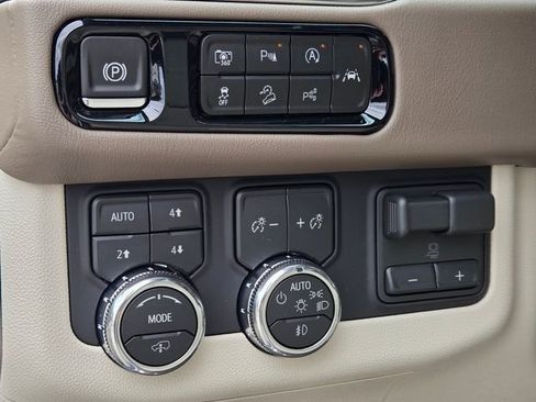 New 2026 GMC Yukon XL Denali w/ Denali Reserve Package AWD/4WD image 12