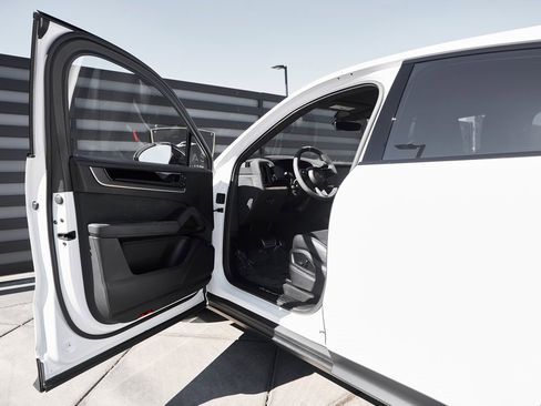 Used 2024 Porsche Cayenne Turbo GT image 32