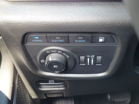 Used 2023 Jeep Grand Cherokee 4WD 4xe image 13