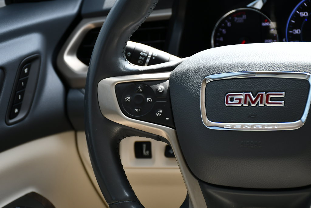 Used 2021 GMC Acadia Denali w/ Denali Technology Package FWD image 27