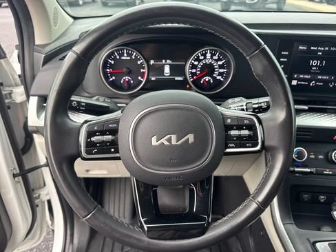 Used 2024 Kia Carnival LX FWD image 21