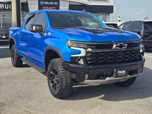 Used 2025 Chevrolet Silverado 1500 ZR2 w/ Technology Package AWD/4WD image 3
