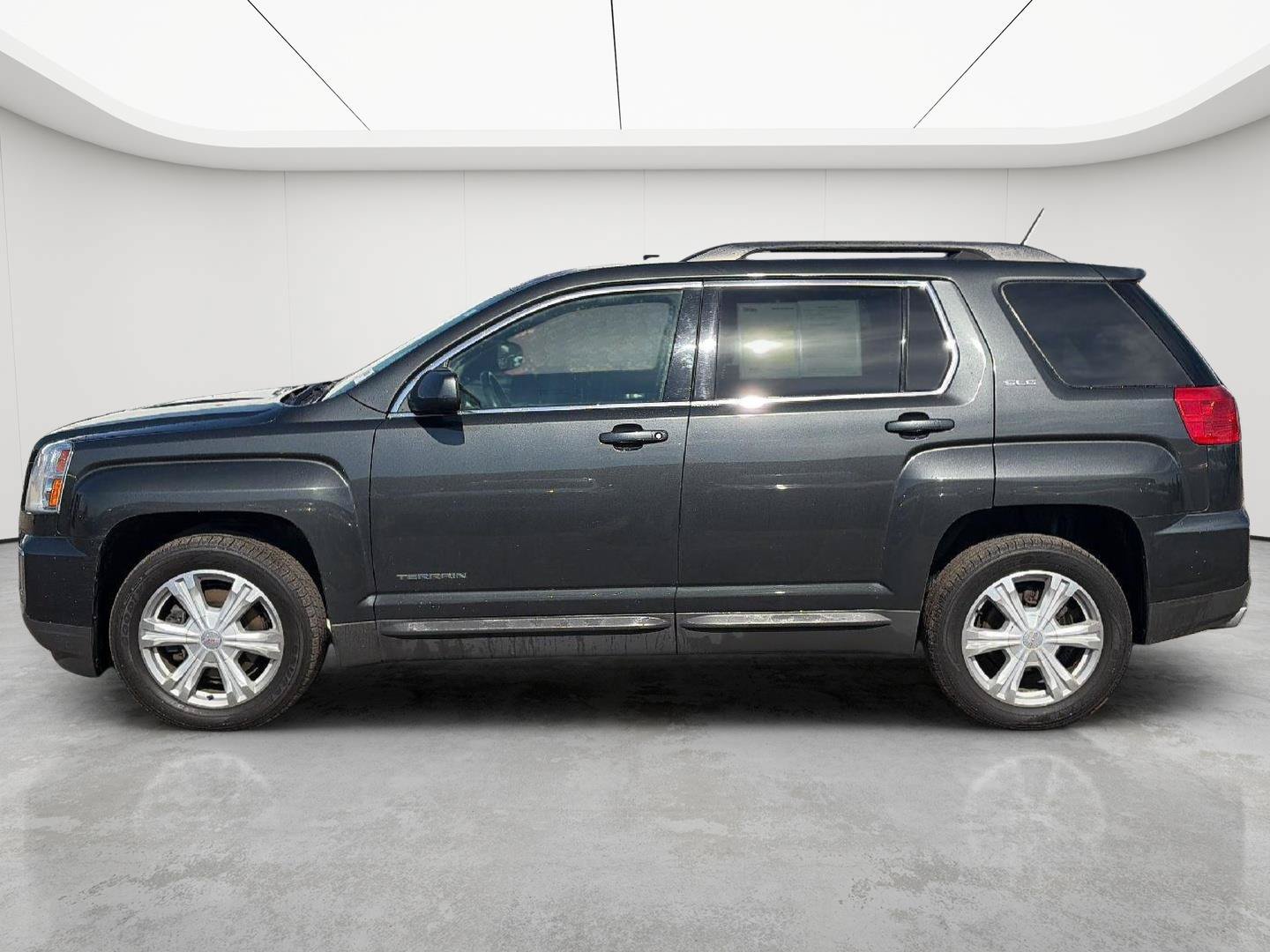 Used 2017 GMC Terrain SLE w/ Convenience Package FWD image 4