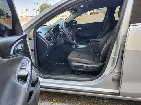 Used 2021 Chevrolet Malibu LT FWD image 4
