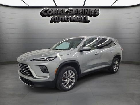 Used 2025 Buick Enclave Preferred FWD image 3