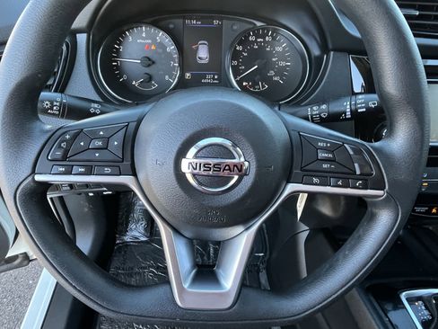 Used 2022 Nissan Rogue Sport S image 17
