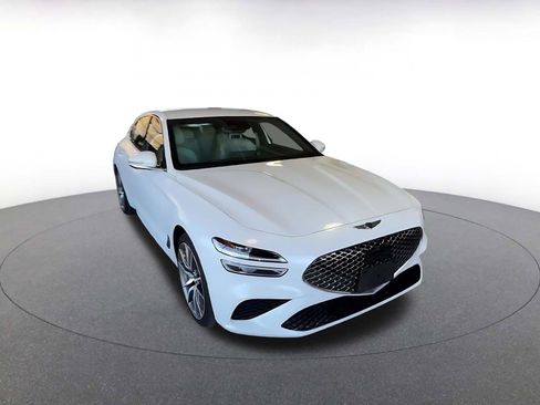 Used 2025 Genesis G70 2.5T image 3
