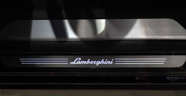 Used 2020 Lamborghini Urus AWD/4WD image 25