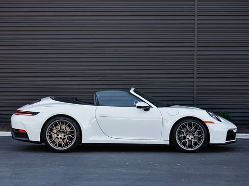 Certified 2025 Porsche 911 Carrera image 8