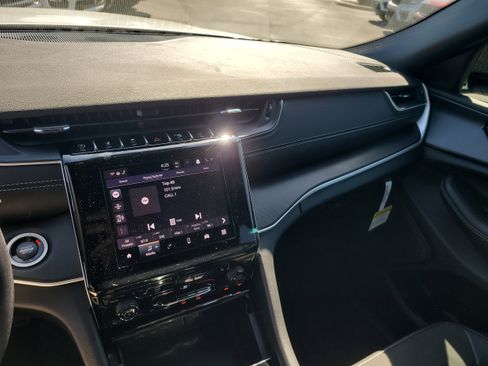 New 2025 Jeep Grand Cherokee Altitude RWD image 15