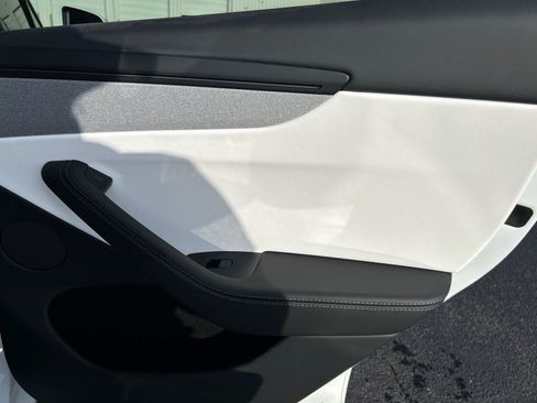 Used 2026 Tesla Model Y AWD image 35