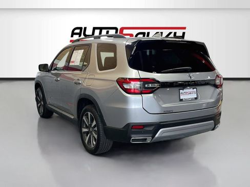 Used 2024 Honda Pilot Touring image 5