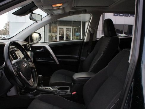 Used 2018 Toyota RAV4 XLE image 17