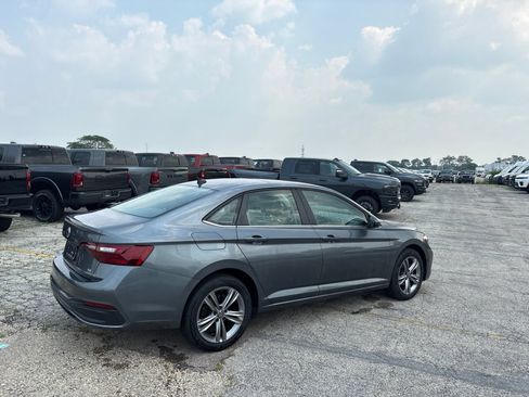 Used 2024 Volkswagen Jetta SE FWD image 5