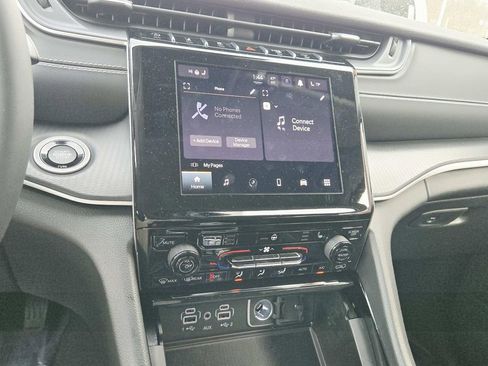 Used 2023 Jeep Grand Cherokee Laredo w/ Luxury Tech Group I image 23