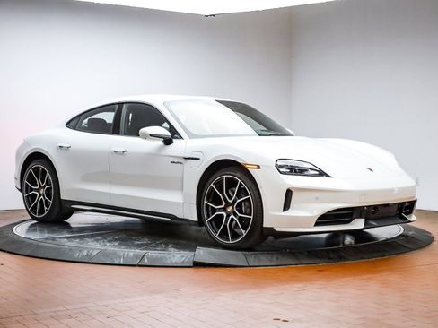 Used 2025 Porsche Taycan image 15