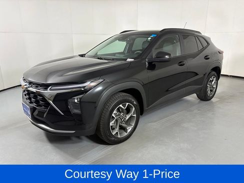 Used 2024 Chevrolet Trax LT FWD image 5