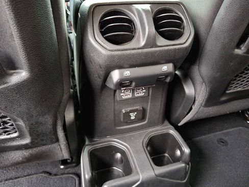 Used 2022 Jeep Wrangler Unlimited Rubicon w/ Cold Weather Group image 13