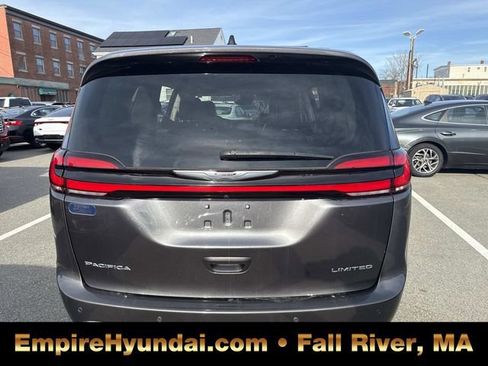 Used 2023 Chrysler Pacifica Limited image 4